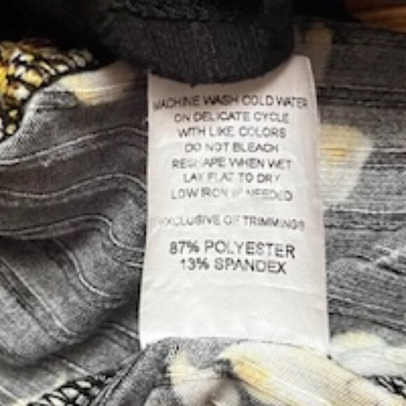 Antistar Ribbed Daisy Print Ruched Top - Picture 13 of 13